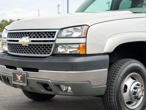 Used 2005 Chevrolet Silverado 3500 LT w/ Heavy-Duty Power Package image 8