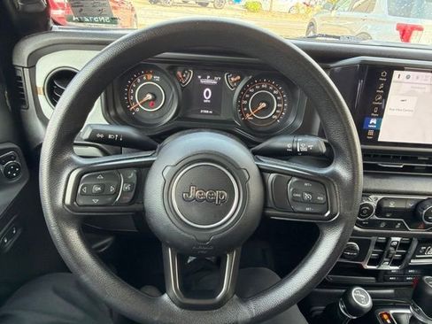 Used 2025 Jeep Gladiator Sport AWD/4WD image 14