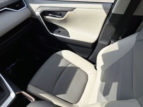 Certified 2020 Toyota RAV4 Limited image 13