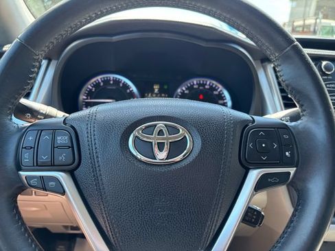 Used 2015 Toyota Highlander Limited w/ Driver Technology Package AWD/4WD image 20