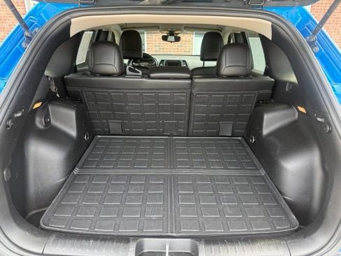 Used 2021 Jeep Cherokee Latitude Plus FWD image 6