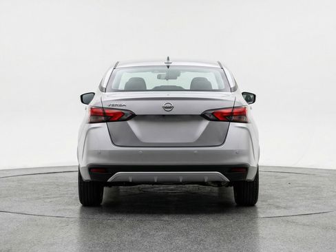 Used 2025 Nissan Versa SV image 7