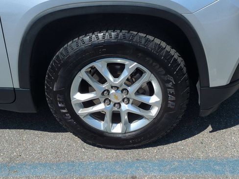 Used 2019 Chevrolet Traverse LS w/ LPO, Blackout Package FWD image 31