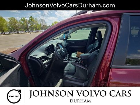 Used 2019 Jeep Cherokee Trailhawk w/ Cold Weather Group AWD/4WD image 7