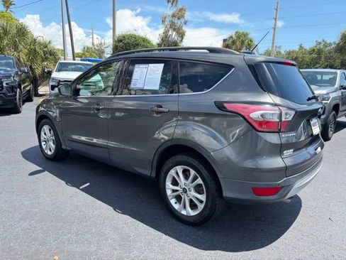 Used 2017 Ford Escape SE w/ Equipment Group 201A FWD image 4