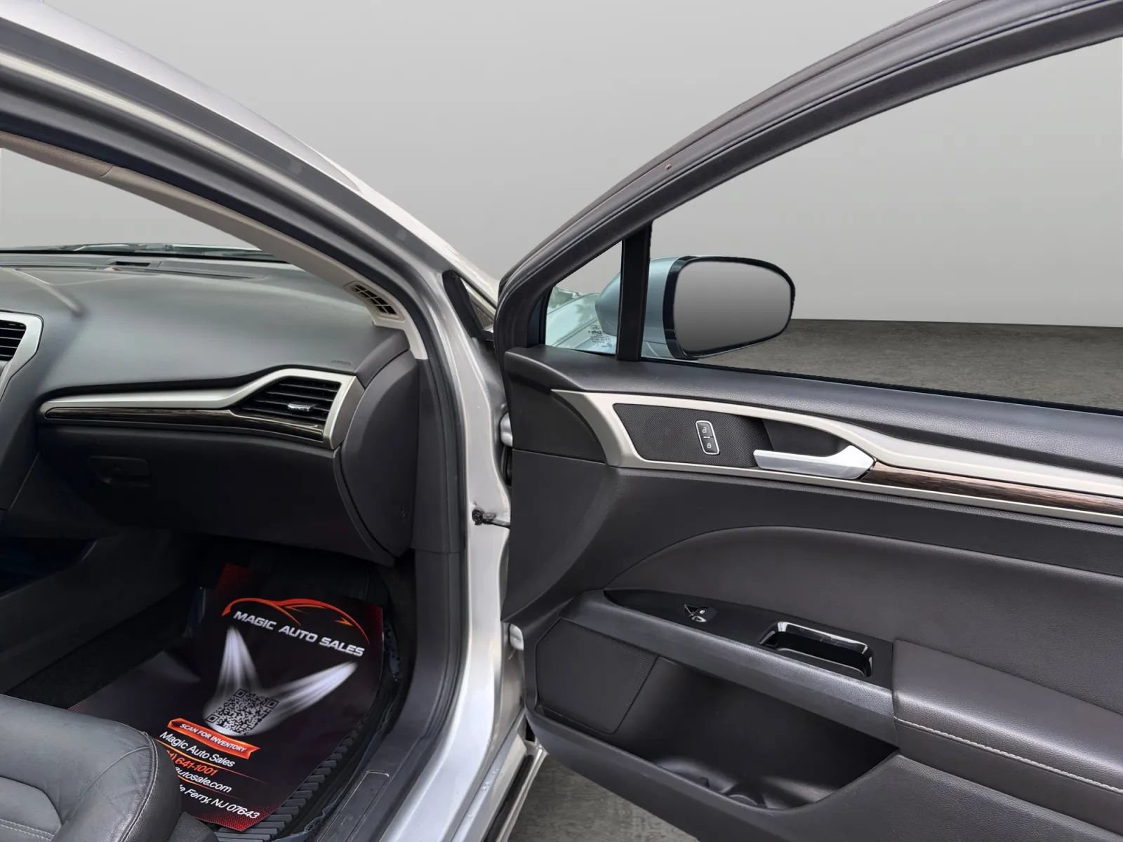 Used 2013 Ford Fusion SE FWD image 19