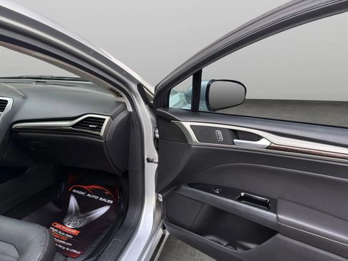 Used 2013 Ford Fusion SE FWD image 19