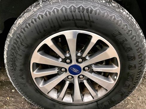 Used 2017 Ford Expedition XLT image 9