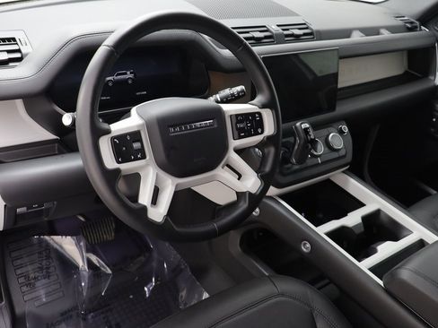 Used 2025 Land Rover Defender 110 X-Dynamic SE image 6