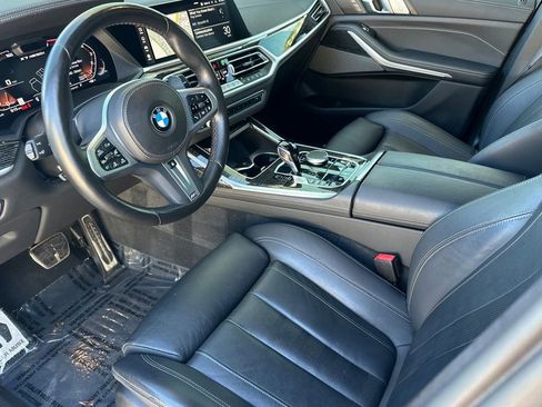 Used 2022 BMW X7 M50i image 9