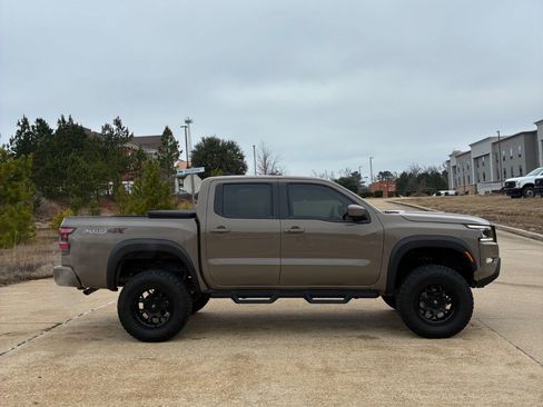 Used 2022 Nissan Frontier PRO-4X w/ Off-Road Protection Package image 4