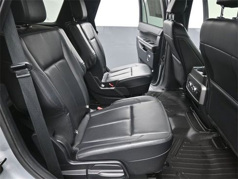 Used 2021 Ford Expedition XLT image 25