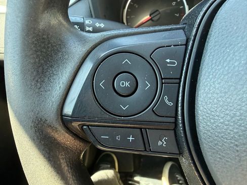 Used 2020 Toyota RAV4 LE FWD image 19