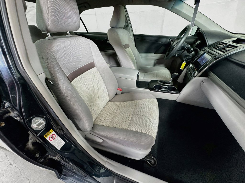 Used 2013 Toyota Camry LE FWD image 30