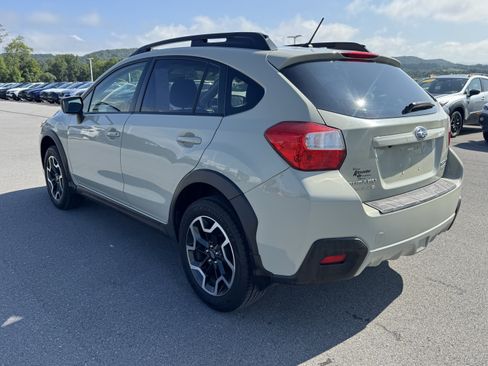 Used 2017 Subaru Crosstrek 2.0i Premium w/ Popular Package #1 AWD/4WD image 6