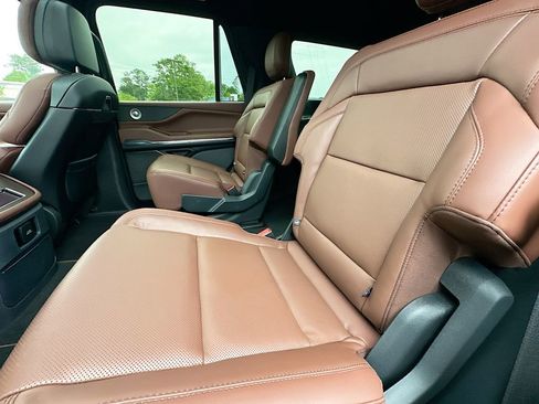 New 2026 Lincoln Navigator Reserve AWD/4WD image 4
