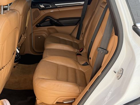 Used 2017 Porsche Cayenne S image 24