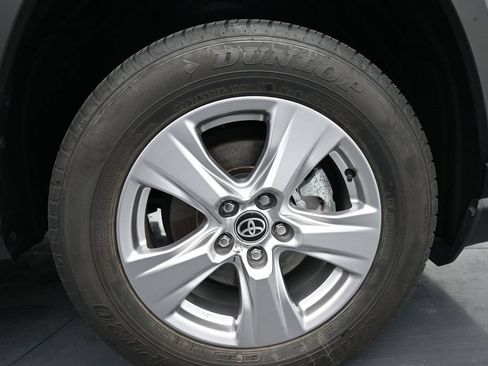 Used 2025 Toyota RAV4 XLE AWD/4WD image 11