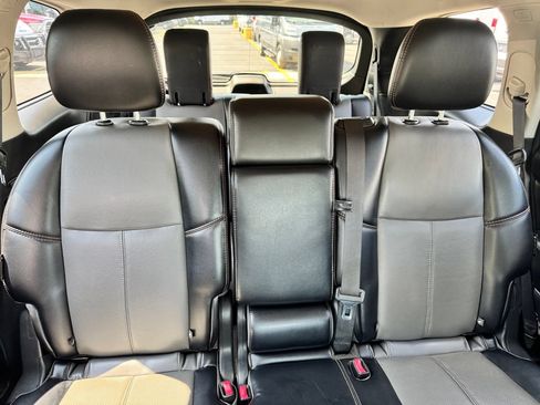 Used 2019 Nissan Pathfinder SL AWD/4WD image 16