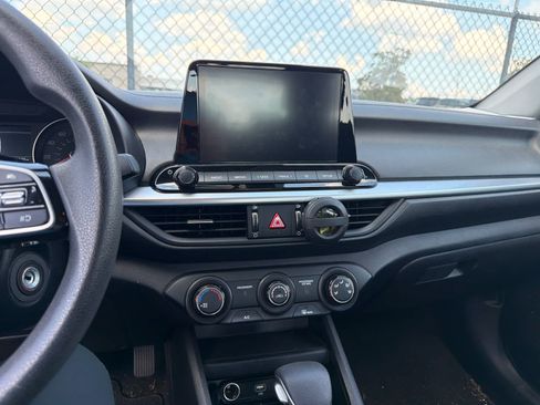 Used 2024 Kia Forte LXS w/ LXS Technology Package FWD image 8