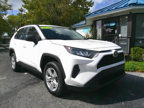 Used 2020 Toyota RAV4 LE image 4