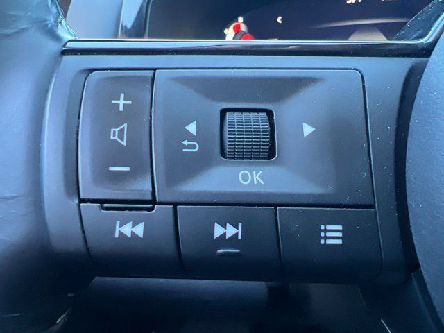 Used 2023 Nissan Pathfinder Platinum AWD/4WD image 25