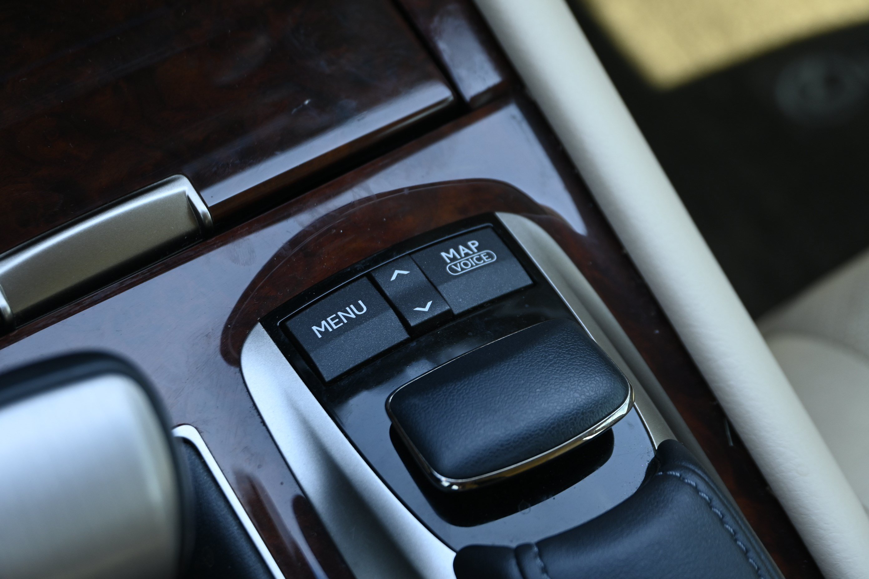 Used 2014 Lexus LS 460 w/ Comfort Package RWD image 21