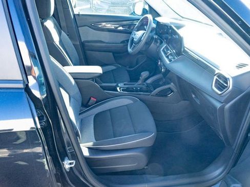 Used 2025 Chevrolet TrailBlazer LT image 38