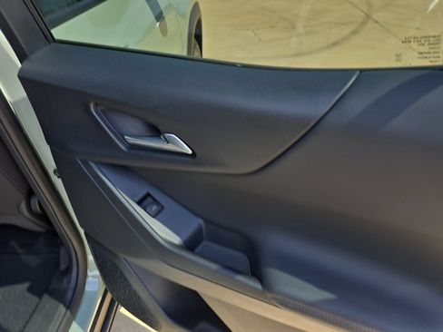Used 2025 Chevrolet Equinox LT w/ Safety and Technology Package FWD image 17