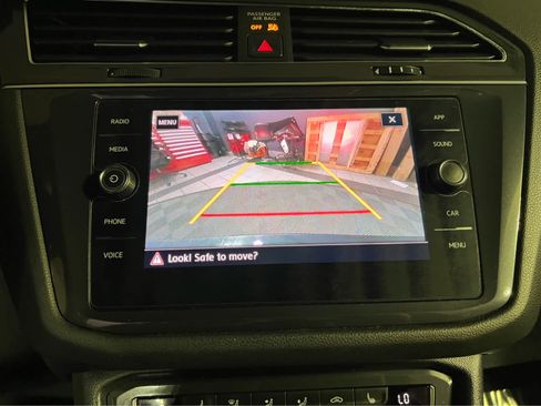 Used 2020 Volkswagen Tiguan SE R-Line AWD/4WD image 17