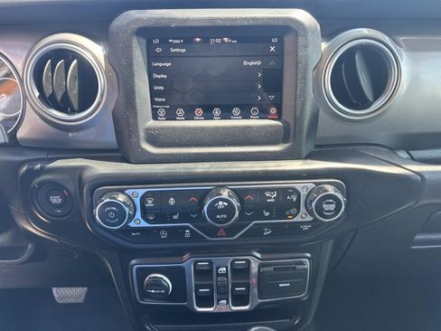 Used 2020 Jeep Wrangler Unlimited Sahara w/ LED Lighting Group AWD/4WD image 25
