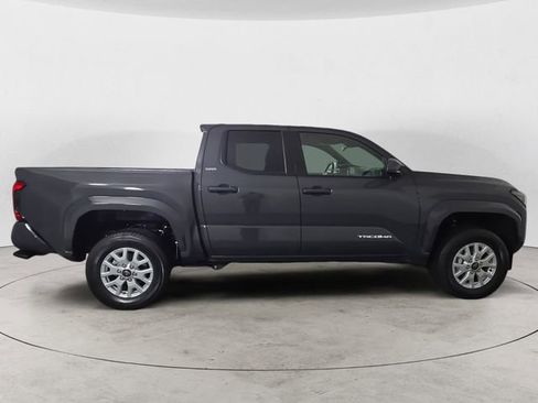 Used 2025 Toyota Tacoma SR5 AWD/4WD image 6