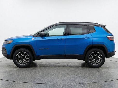 Used 2025 Jeep Compass Trailhawk AWD/4WD image 5