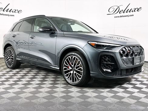 Used 2025 Audi SQ5 Premium Plus w/ Premium Plus Package image 1