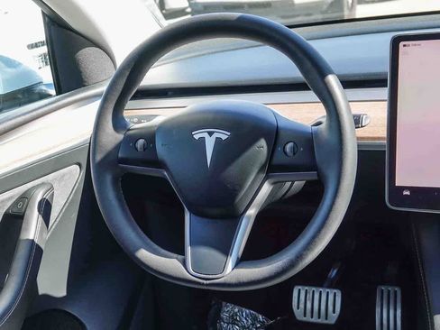 Used 2023 Tesla Model Y Performance image 13