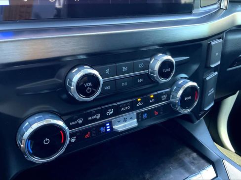 Used 2024 Ford F250 Lariat w/ Lariat Ultimate Package image 32