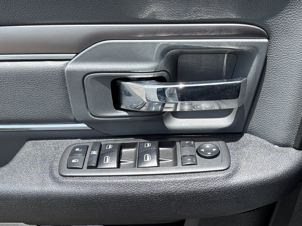 Used 2021 RAM 1500 Classic SLT RWD image 23