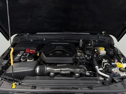 Used 2018 Jeep Wrangler Unlimited Sahara AWD/4WD image 25