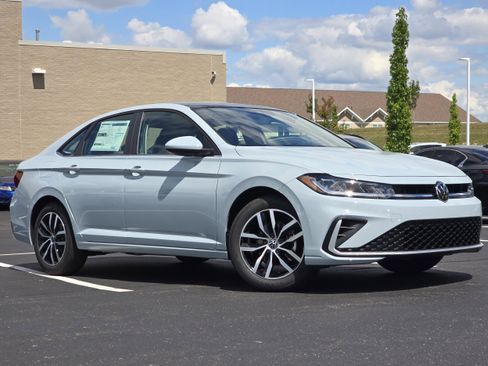 New 2025 Volkswagen Jetta SE image 2