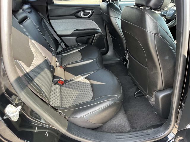 Used 2024 Jeep Compass Latitude AWD/4WD image 23
