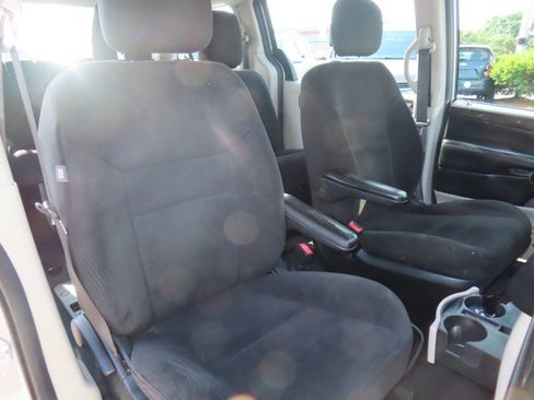 Used 2016 Dodge Grand Caravan American Value Package w/ UConnect Hands-Free Group FWD image 38