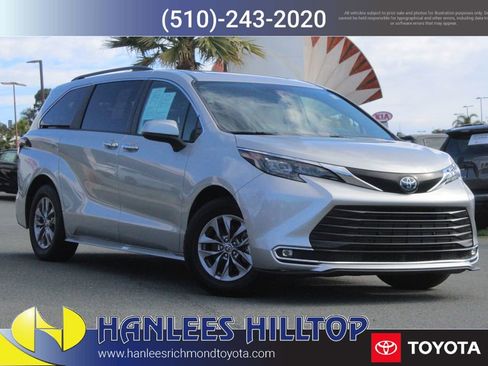 Used 2024 Toyota Sienna XLE image 1