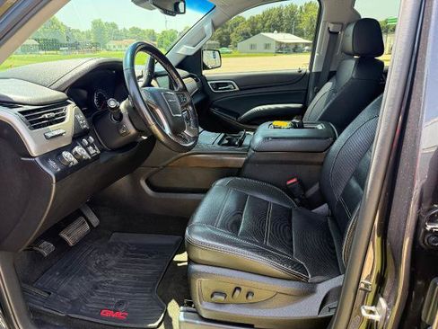 Used 2018 GMC Yukon Denali w/ Denali Ultimate Package AWD/4WD image 13