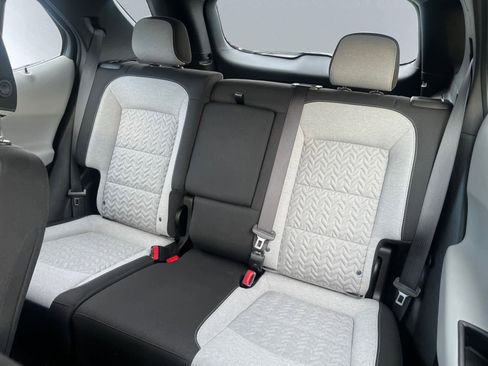 Used 2022 Chevrolet Equinox LS image 18