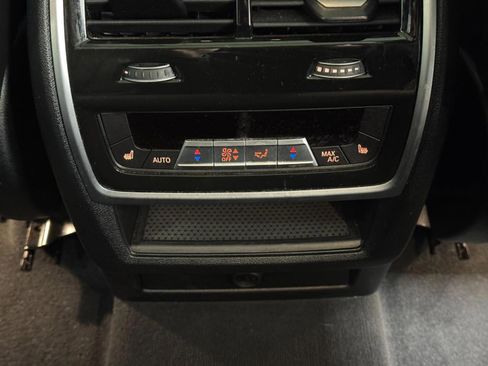 Used 2022 BMW X5 M50i image 11