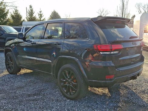 Used 2019 Jeep Grand Cherokee Altitude image 4