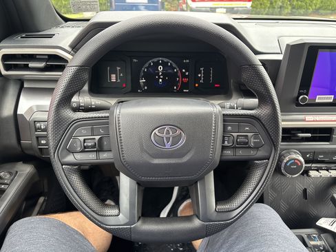 Certified 2026 Toyota Tacoma SR5 AWD/4WD image 17