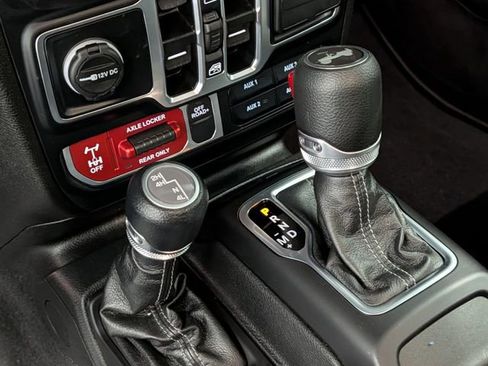 Used 2024 Jeep Wrangler Willys image 31