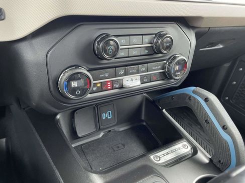 Used 2023 Ford Bronco Wildtrak image 29