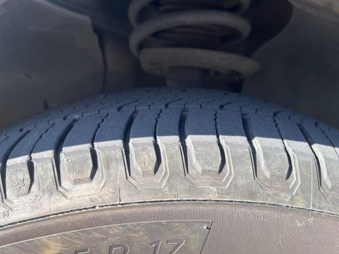 Used 2017 Dodge Grand Caravan SXT image 12